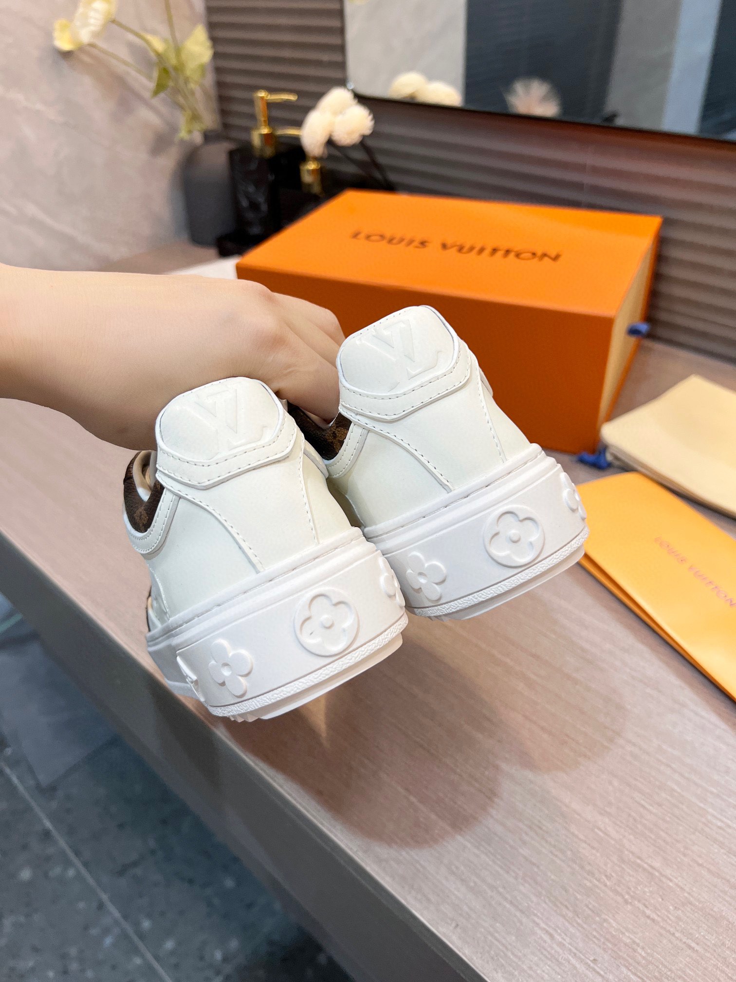 LOUIS VUITTON WOMEN’S BOOMBOX SNEAKER BROWN