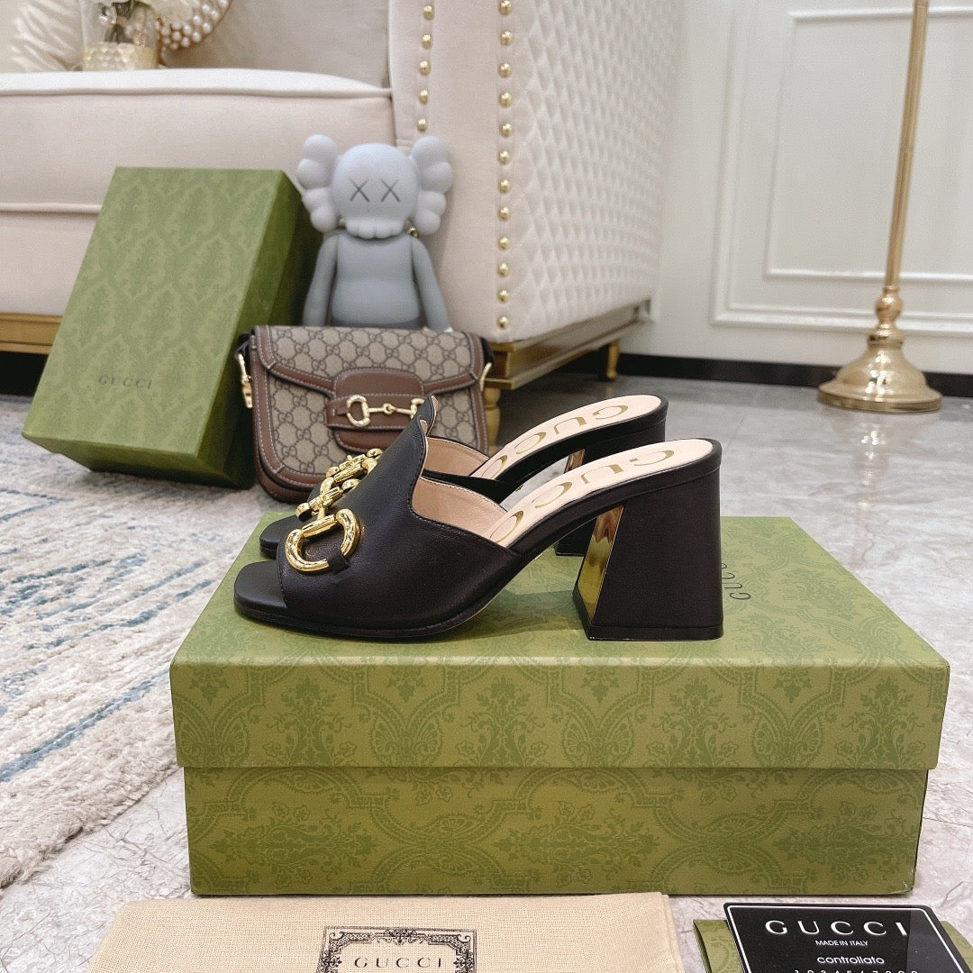 SANDAL GUCCI WOMEN’S SLIDE SANDAL WITH HORSEBIT BLACK 655412 BKO00 1000