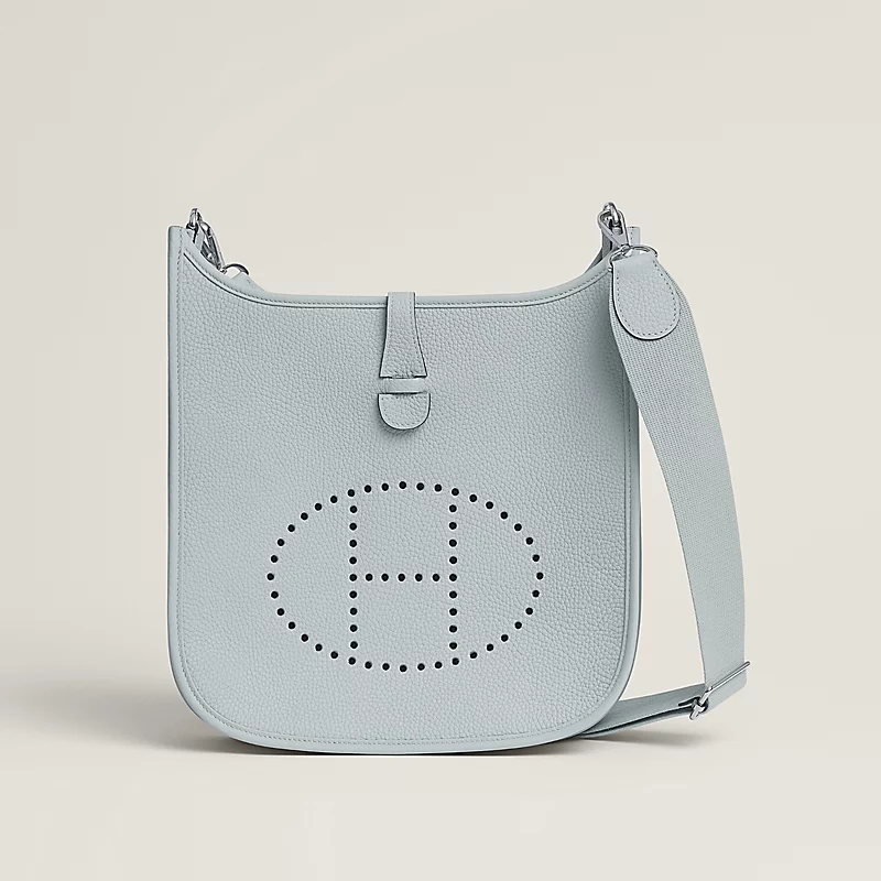 evelyne-iii-29-bag--056277CK08-worn-1-0-0-800-800_g