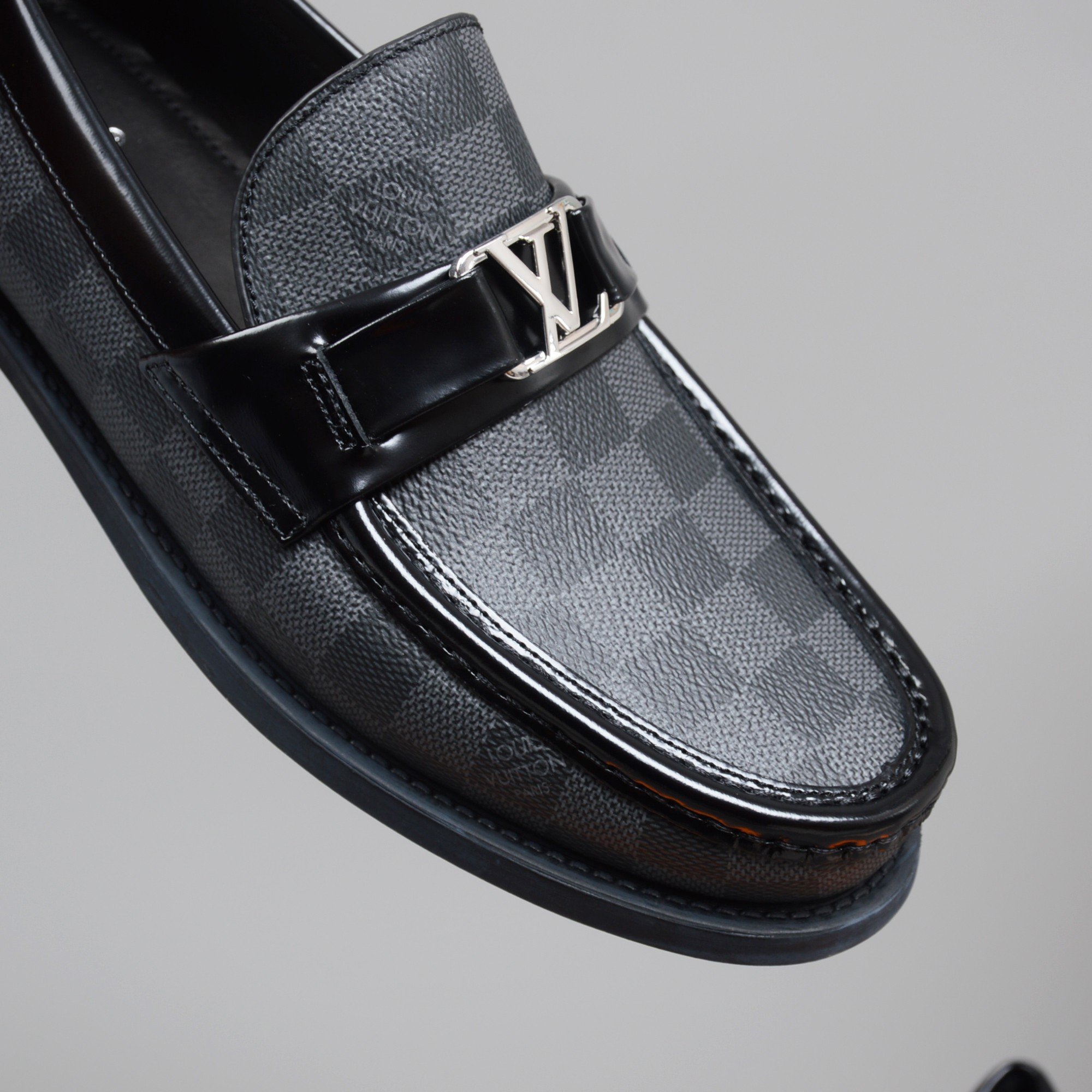 LOUIS VUITTON CLASSIC BLACK MOCCASIN BLACK/ GREY