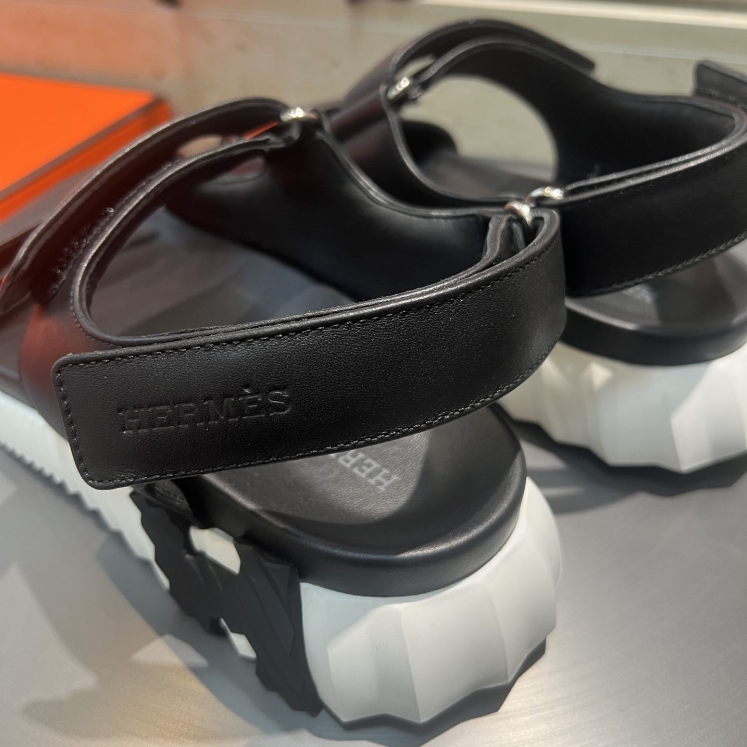 hermes-junior-sandal-noir