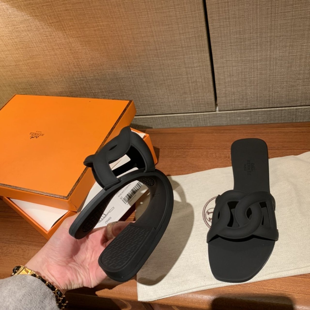 HERMES BLACK ALOHA SANDAL