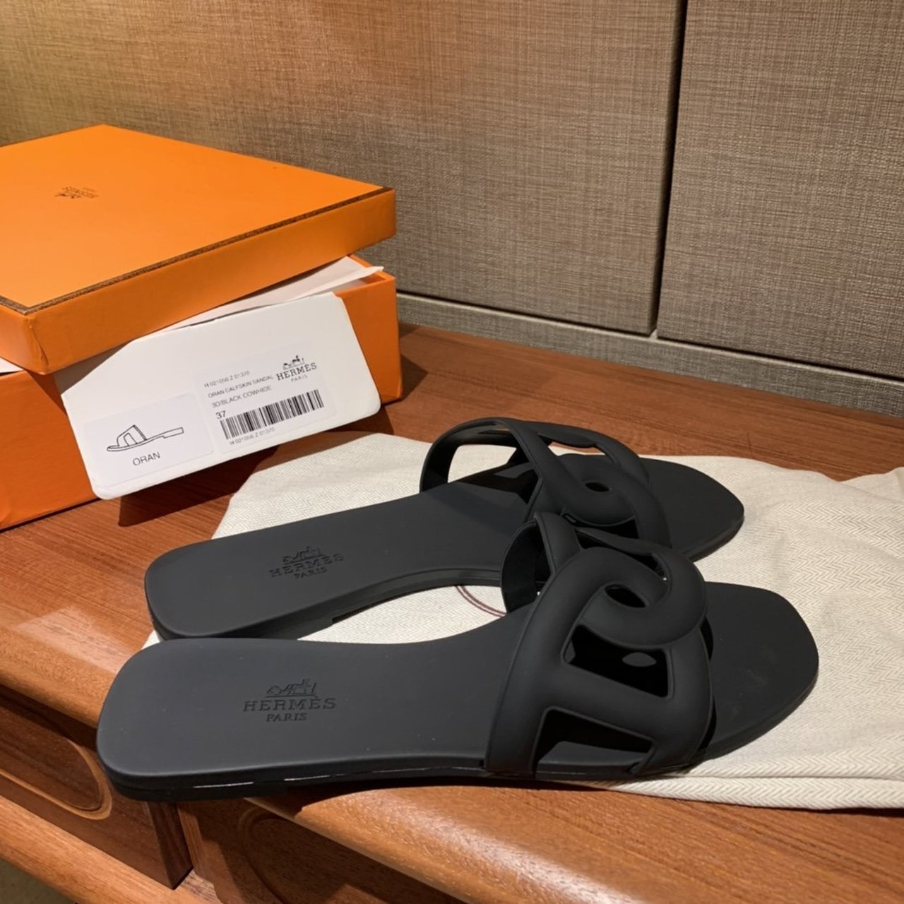 HERMES BLACK ALOHA SANDAL