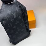 Louis-uitton-Saumur-Slingbag-Monogram-Eclipse-Black-2.jpg