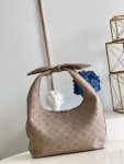 LOUIS-VUITTON-WHY-KNOT-MM-BEIGE-1.jpg
