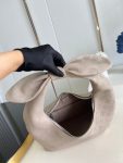 LOUIS-VUITTON-WHY-KNOT-MM-BEIGE-1.jpg