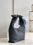 LOUIS-VUITTON-WHY-KNOT-MM-BLACK-1.jpg