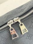 LOUIS-VUITTON-WHY-KNOT-MM-BLACK-1.jpg