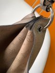 LOUIS-VUITTON-Mahina-Carmel-Hobo-Galet-1.jpg