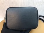 CELINE-BLACK-CUIR-TRIOMPHE-BUCKET-BAG-1.jpg