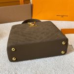 2 leather corners Double zip closure Outside flat pocket with magnetic closure