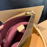 2 leather corners Double zip closure Outside flat pocket with magnetic closure (1)