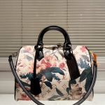 2 leather corners Double zip closure Outside flat pocket with magnetic closure