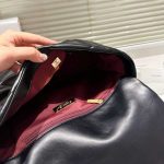 2 leather corners Double zip closure Outside flat pocket with magnetic closure