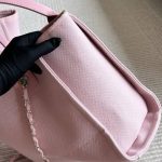 2 leather corners Double zip closure Outside flat pocket with magnetic closure