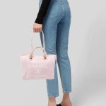 2 leather corners Double zip closure Outside flat pocket with magnetic closure