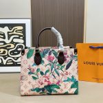 2 leather corners Double zip closure Outside flat pocket with magnetic closure