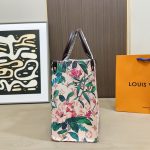 2 leather corners Double zip closure Outside flat pocket with magnetic closure