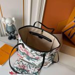 2 leather corners Double zip closure Outside flat pocket with magnetic closure (1)