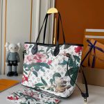 2 leather corners Double zip closure Outside flat pocket with magnetic closure (1)