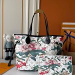 2 leather corners Double zip closure Outside flat pocket with magnetic closure (1)