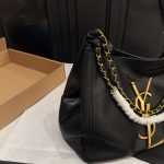 2 leather corners Double zip closure Outside flat pocket with magnetic closure