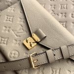 2 leather corners Double zip closure Outside flat pocket with magnetic closure (1)