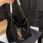 2 leather corners Double zip closure Outside flat pocket with magnetic closure