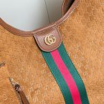2 leather corners Double zip closure Outside flat pocket with magnetic closure (4)