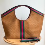 2 leather corners Double zip closure Outside flat pocket with magnetic closure (4)